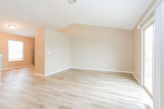 1527 Berkhard Dr in Columbus, OH - Foto de edificio - Building Photo