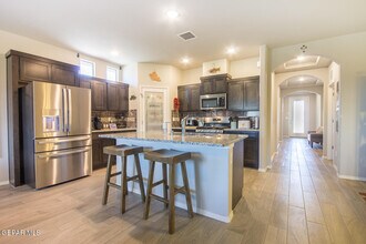 7416 Eagle Vista Dr in El Paso, TX - Building Photo - Building Photo