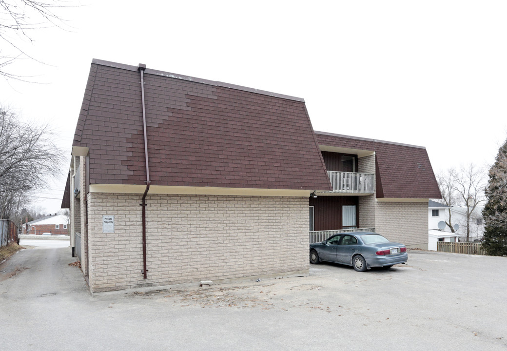 180 Willow Rd in Guelph, ON - Building Photo