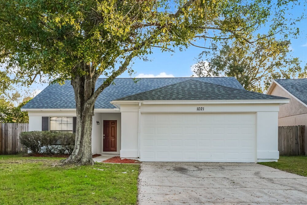 1021 Wainright Dr in Oviedo, FL - Foto de edificio