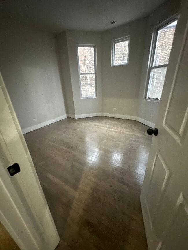 2223 S Hamlin Ave, Unit Garden