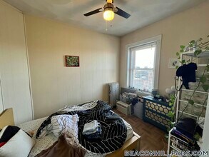 108 Myrtle St, Unit 18 in Boston, MA - Foto de edificio - Building Photo