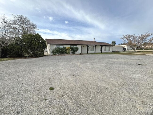 16101 Ash St in Hesperia, CA - Building Photo - Building Photo