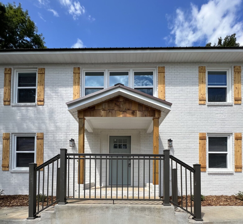 402 Burkemont Ave in Morganton, NC - Building Photo