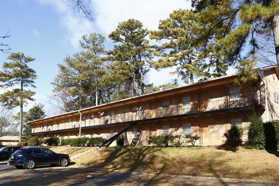 Shallowford Pines in Chamblee, GA - Foto de edificio