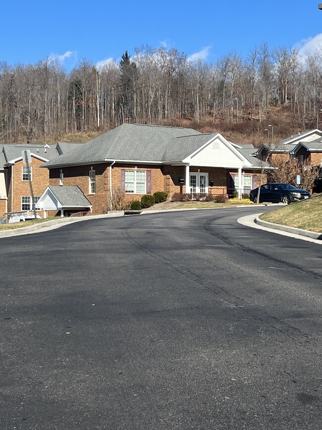 Forest Hills at Belview in Radford, VA - Building Photo - Building Photo