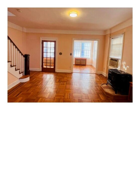 322 Sommerville Pl in Yonkers, NY - Building Photo