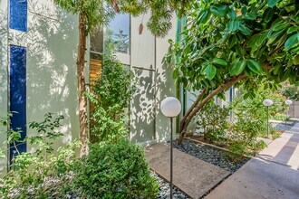 4411 N 40th St in Phoenix, AZ - Building Photo - Building Photo