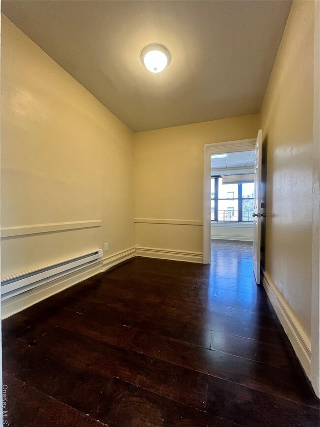 30 W Kingsbridge Rd in Bronx, NY - Building Photo - Building Photo