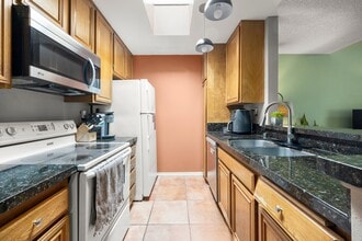 898 Temple Ter, Unit 324 in Los Angeles, CA - Building Photo - Building Photo