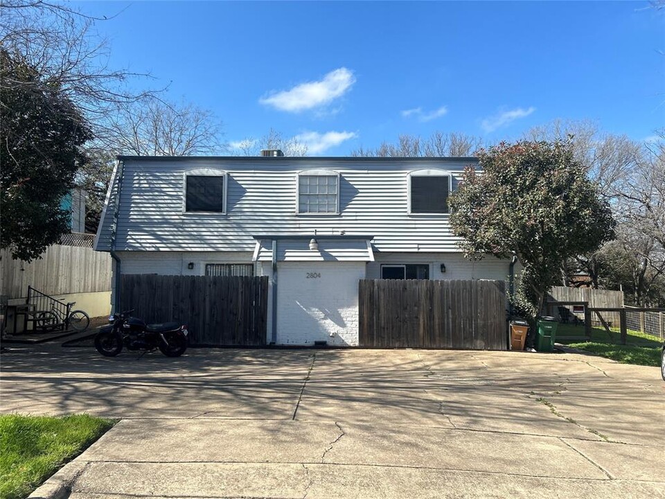 2804 Skyway Cir in Austin, TX - Foto de edificio