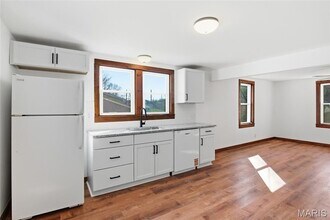 921 Vine St in Collinsville, IL - Foto de edificio - Building Photo