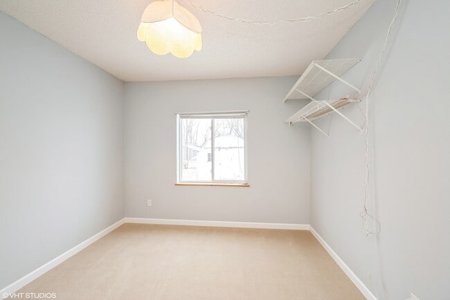 3740 Kencrest Dr NE in Cedar Rapids, IA - Building Photo - Building Photo