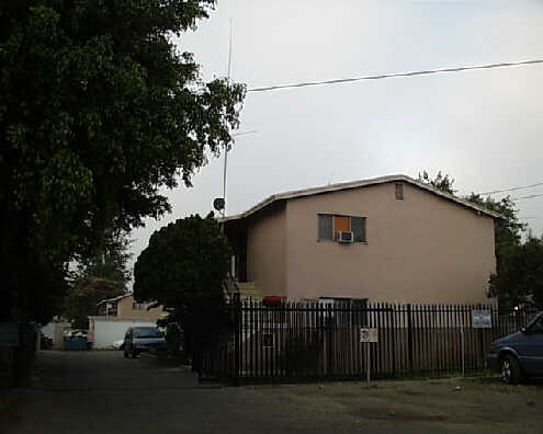 14720 Strathern St in Van Nuys, CA - Foto de edificio