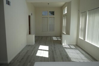 702 Lacewing Ln in Redwood City, CA - Building Photo - Building Photo