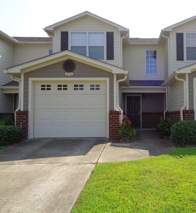 626 Wingspan Way in Crestview, FL - Building Photo