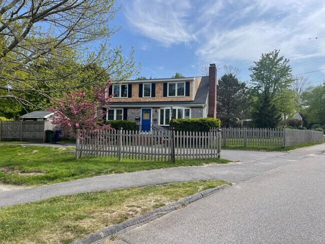 56 Willow St in South Portland, ME - Building Photo - Building Photo