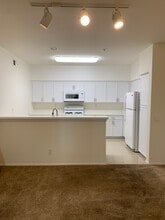 12364 Carmel Country Rd in San Diego, CA - Foto de edificio - Building Photo