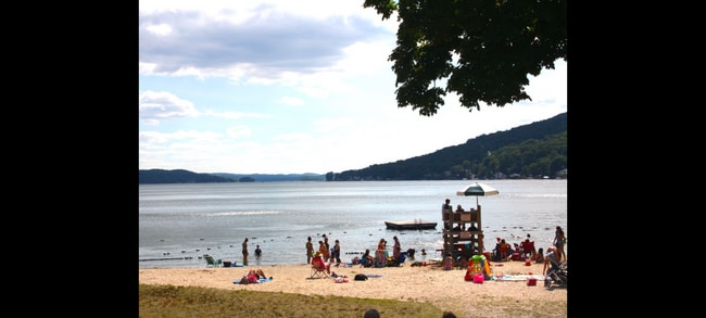 651 Jersey Ave, Unit 3 in Greenwood Lake, NY - Foto de edificio - Building Photo