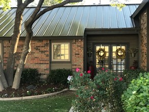 Bentwood Apartments in Lubbock, TX - Foto de edificio - Building Photo