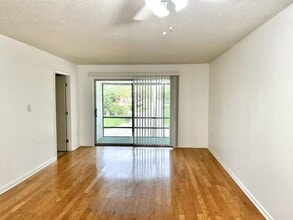 2302 Sunrise Blvd in Fort Pierce, FL - Foto de edificio - Building Photo