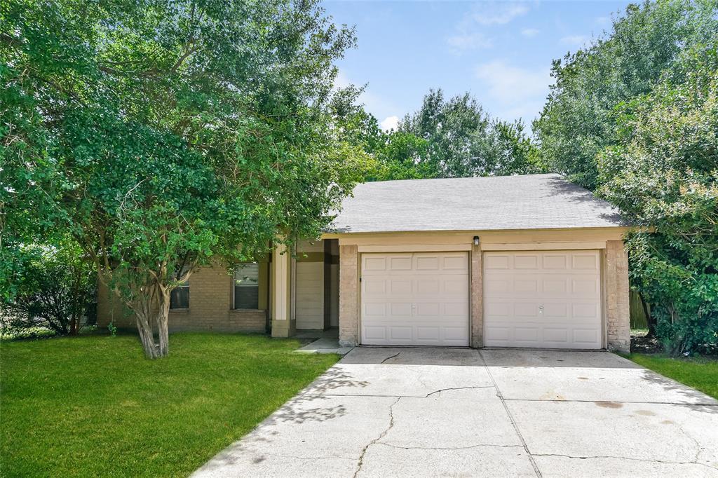 16319 N Trail Dr in Houston, TX - Building Photo