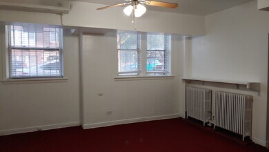 1720 W 76th St, Unit 202 in Chicago, IL - Building Photo - Building Photo