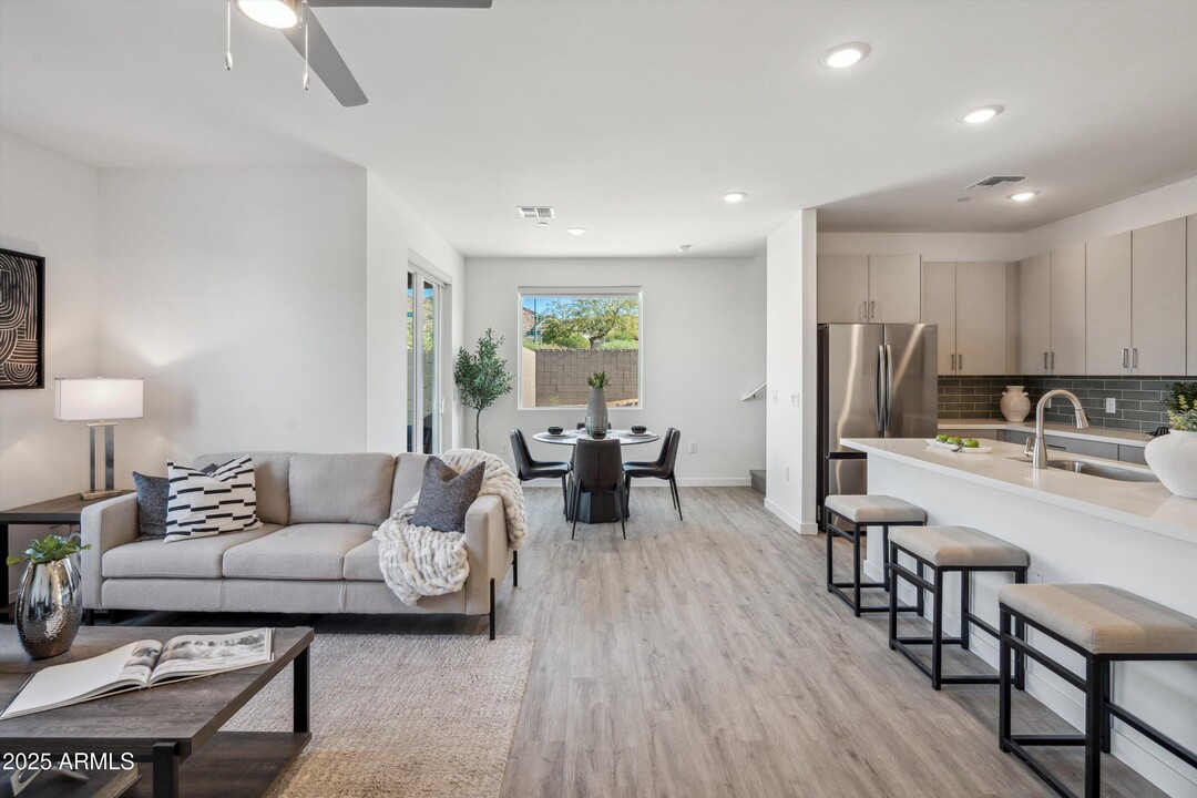 2118 E Voltaire Ave in Phoenix, AZ - Building Photo