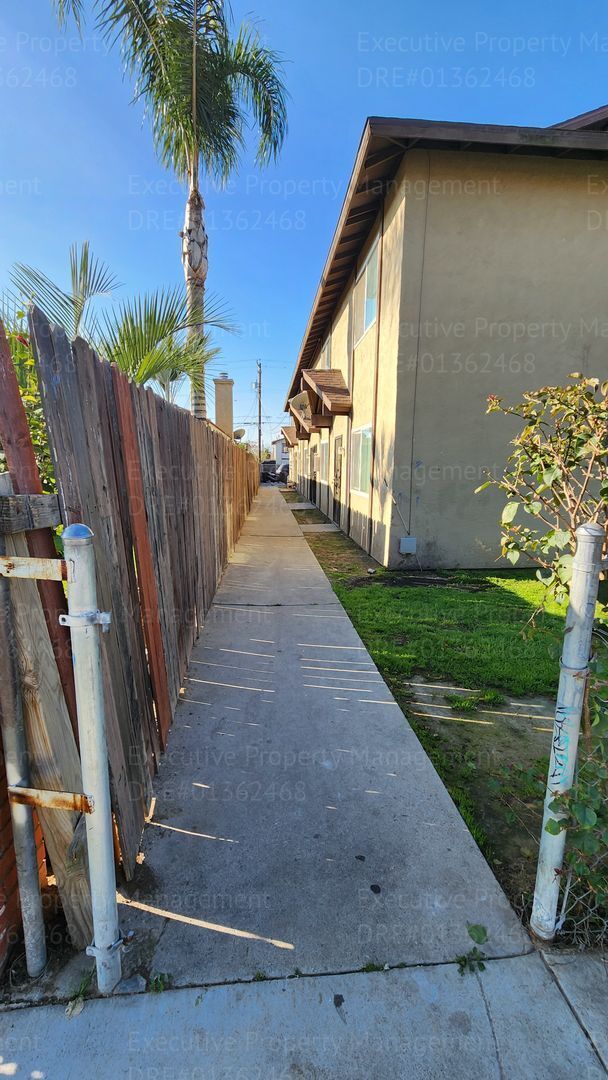 1405 Pacific St in Bakersfield, CA - Building Photo - Building Photo