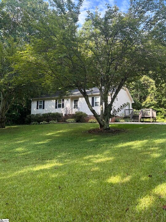 19 Lee Way in Taylors, SC - Building Photo