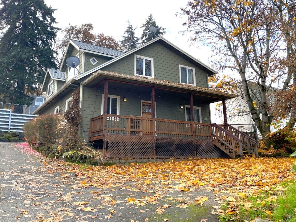 921 Eugene St in Hood River, OR - Building Photo