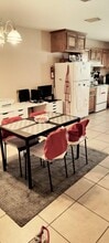 214 Pine St, Unit 214 B in Sparks, GA - Foto de edificio - Building Photo