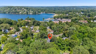 48A E Pembroke Rd in Danbury, CT - Building Photo - Building Photo