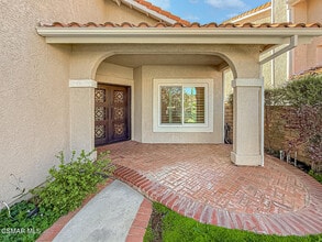 12057 Falcon Crest Way in Los Angeles, CA - Building Photo - Building Photo