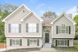 9385 Eagles Landing Dr in Gainesville, GA - Building Photo