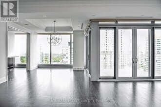 50 Yorkville Ave in Toronto, ON - Building Photo - Building Photo