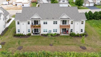 1820 Horseshoe Ln in Slinger, WI - Building Photo