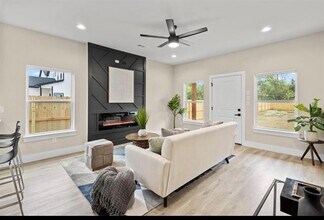 13723 Biggs St in Dallas, TX - Building Photo - Building Photo