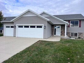 5445 Florence Dr NW in Rochester, MN - Building Photo