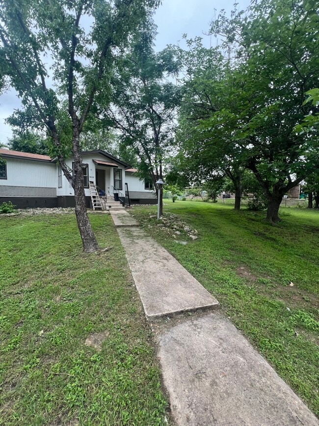1412 Hopi Trl in Harker Heights, TX - Foto de edificio - Building Photo