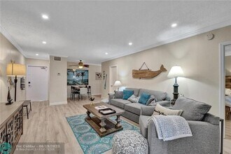 2424 SE 17th St in Fort Lauderdale, FL - Foto de edificio - Building Photo