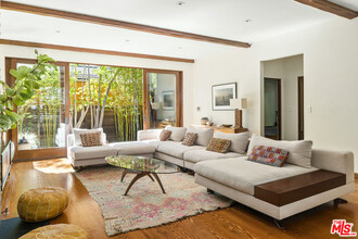 473 W Rustic Rd in Santa Monica, CA - Building Photo - Building Photo