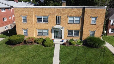 Montgomery Road Apartments in Cincinnati, OH - Foto de edificio - Building Photo