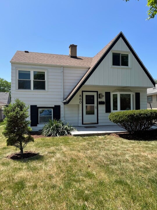860 Spring Rd in Elmhurst, IL - Building Photo