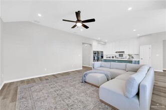 25 Belle Ct in McAllen, TX - Building Photo - Building Photo