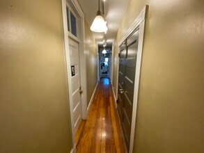 5 Oswald St, Unit 2E in Boston, MA - Foto de edificio - Building Photo