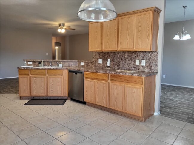 2734 Trinity Glen Ln in Houston, TX - Building Photo - Building Photo