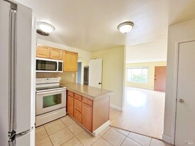 100 Reed Blvd, Unit 2 in Mill Valley, CA - Building Photo