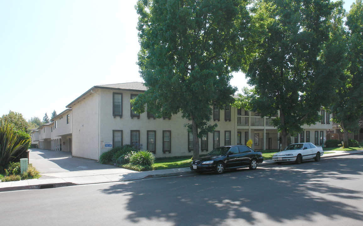 Sara-Vale Apartments in Sunnyvale, CA - Building Photo