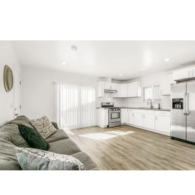 2013 N Corlett Ave in Los Angeles, CA - Building Photo - Building Photo